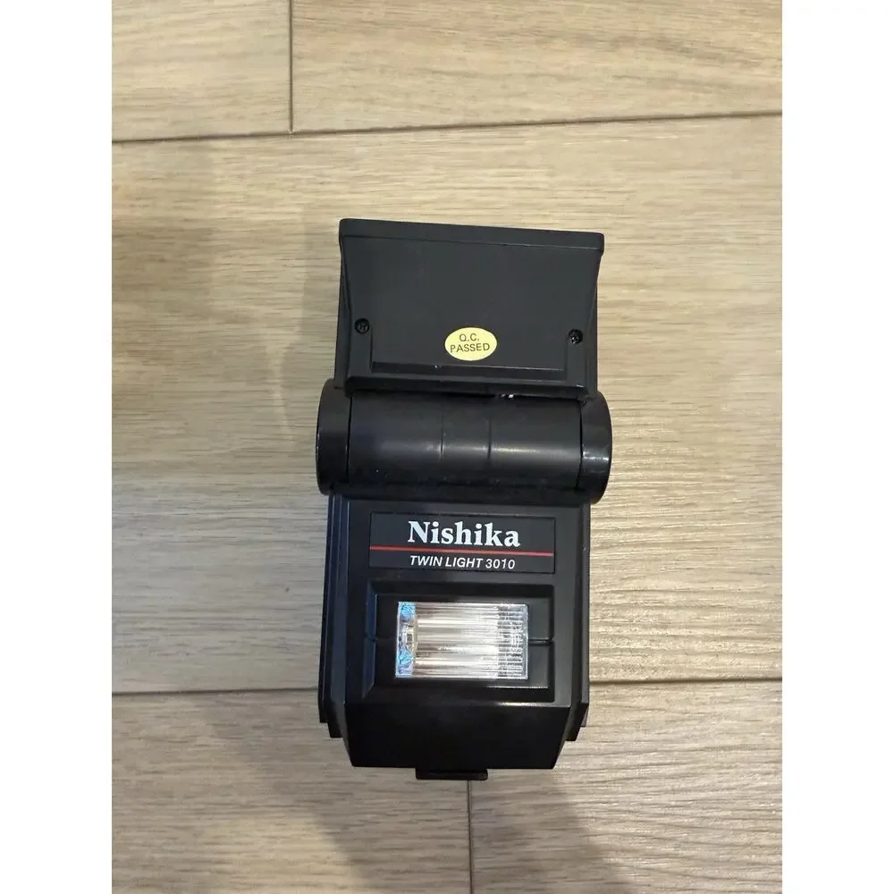 Nishika Twin Light 3010 Variable Angle Electronic Flash IN BOX Vintage 1991.